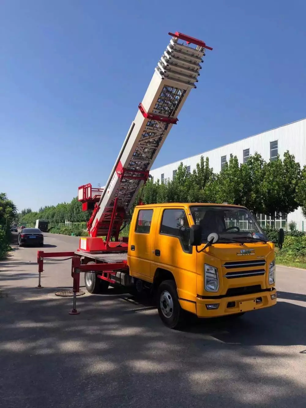 滑县附近的云梯车出租服务：轻松解决高空作业需求