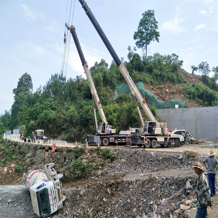 滑县汽车掉沟里叫吊车救援要多少钱